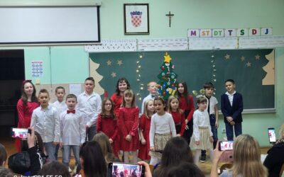 Božićna priredba PŠ Sladojevci