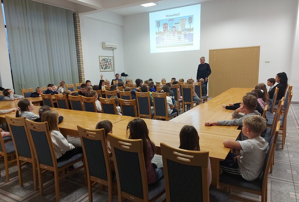 Sigurno u prometu: Edukativno predavanje za prvašiće